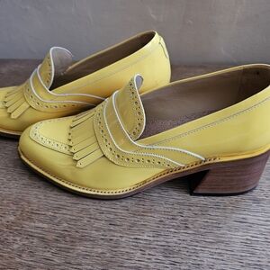 Office Of Angela Scott Patent Leather Super Cute Yellow Loafers W Fringe